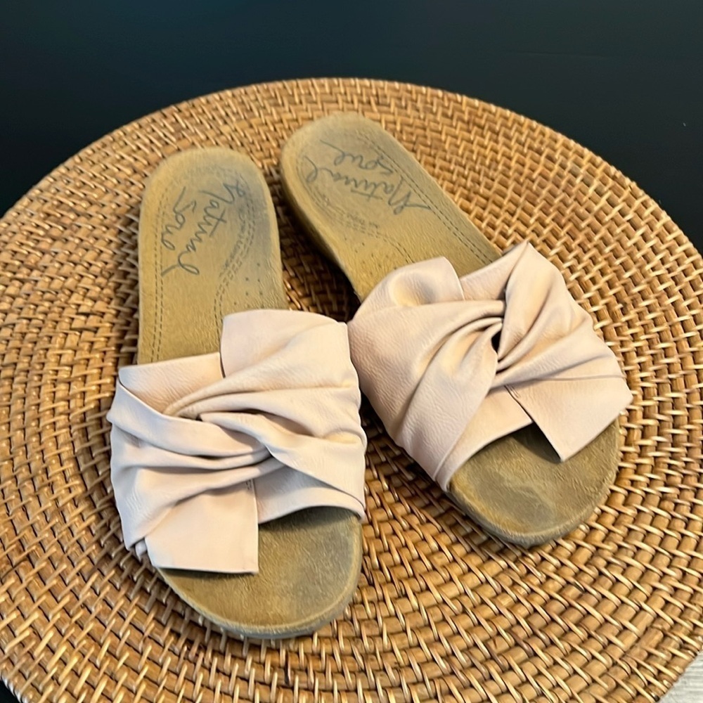 Adorable Natural‎ Soul comfort sandals